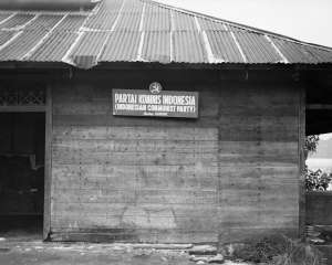 A barrack with a sign that reads 